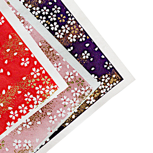 Grosser Bogen Yuzen Washi mit traditionellem japanischem Muster, bereit zum Falten für Origami