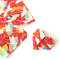 Rotes Japanpapier mit stilisierten Kranich-Motiven (Tsuru)